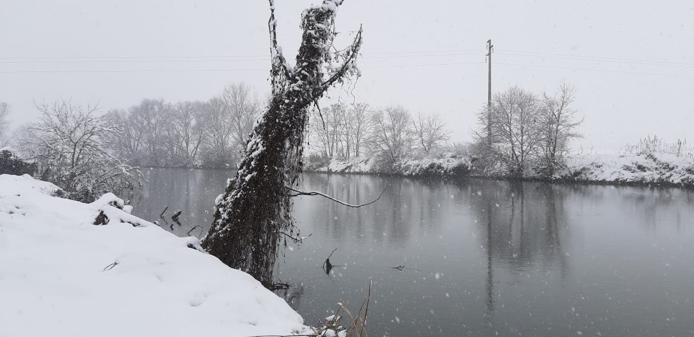 Neve sul torrente Agogna